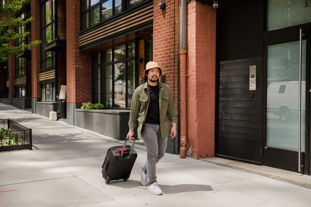 Traveler with suitcase arriving in New York to look for a room for rent